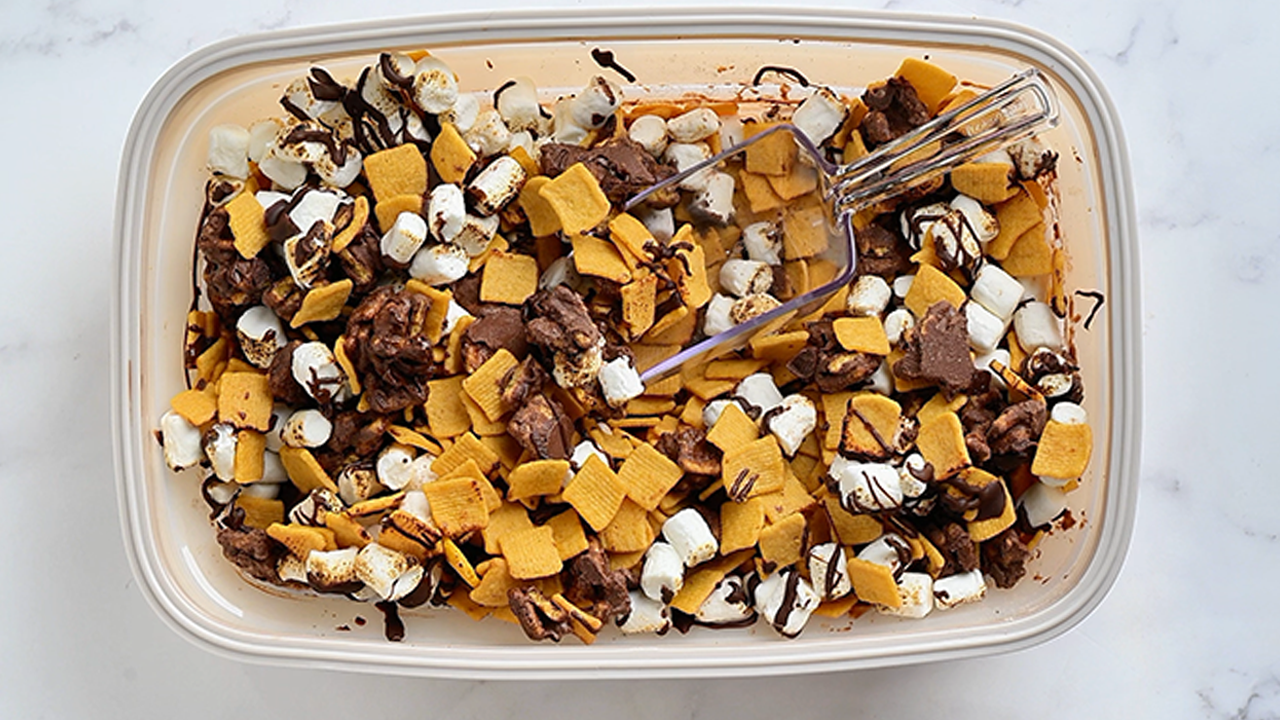Easy Campfire S'mores Snack Mix Recipe