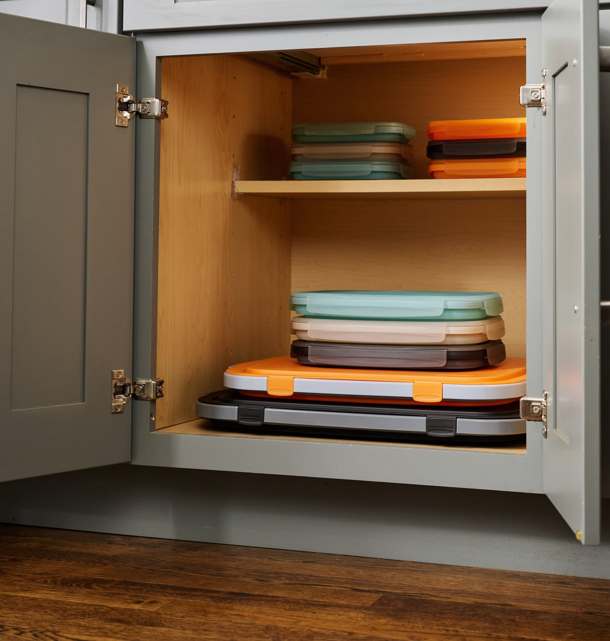 Organized kitchen cabinet with Secondz®